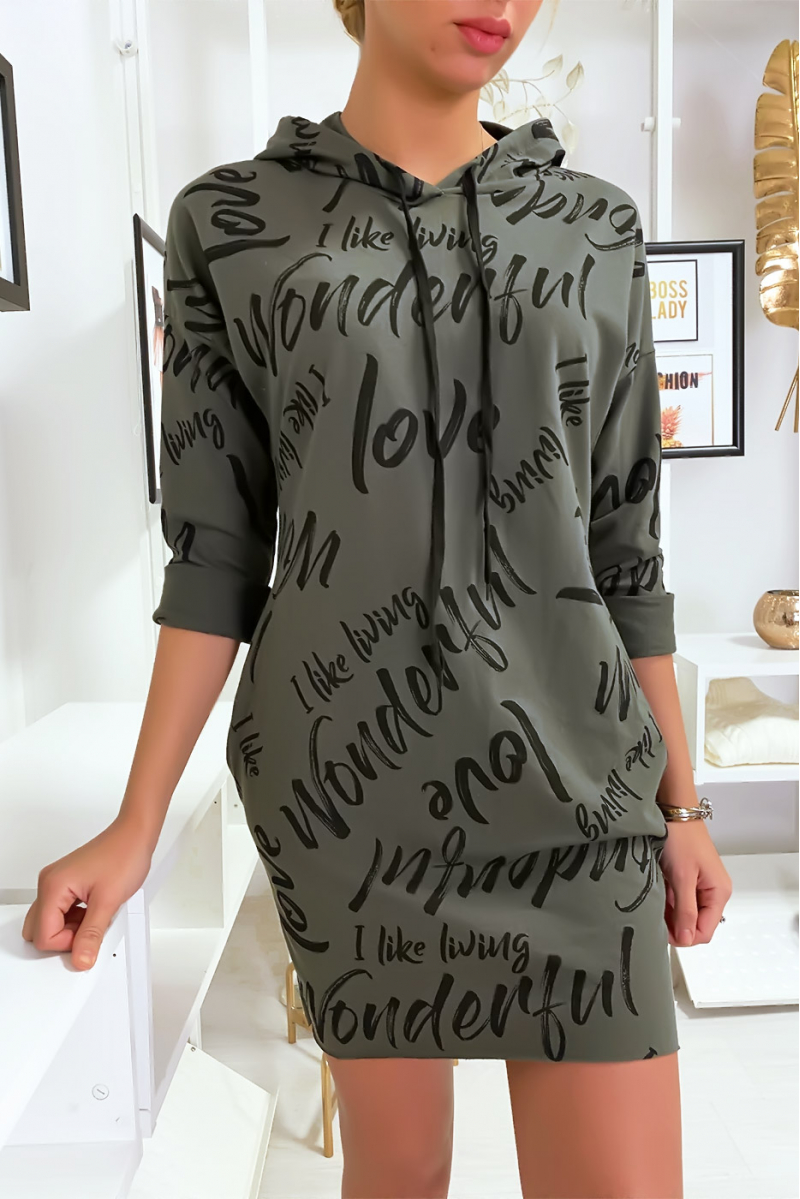 Robe pull kaki à lettres avec capuche Robe pull kaki à lettres avec capuche