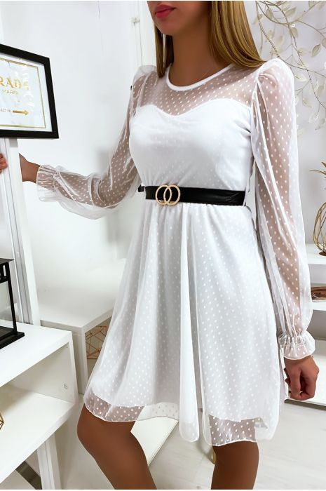 robe blanche avec dentelle