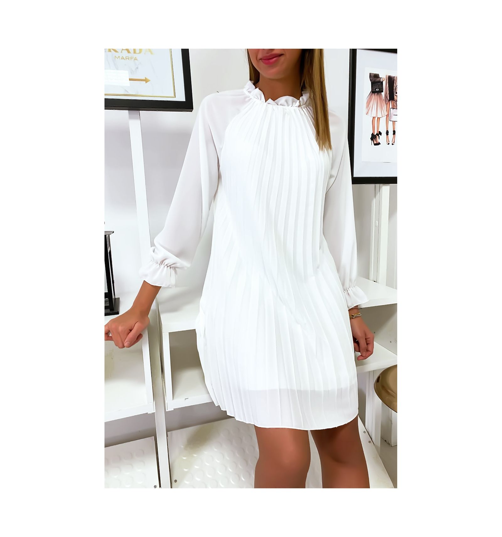 Robe blanche classe plissée