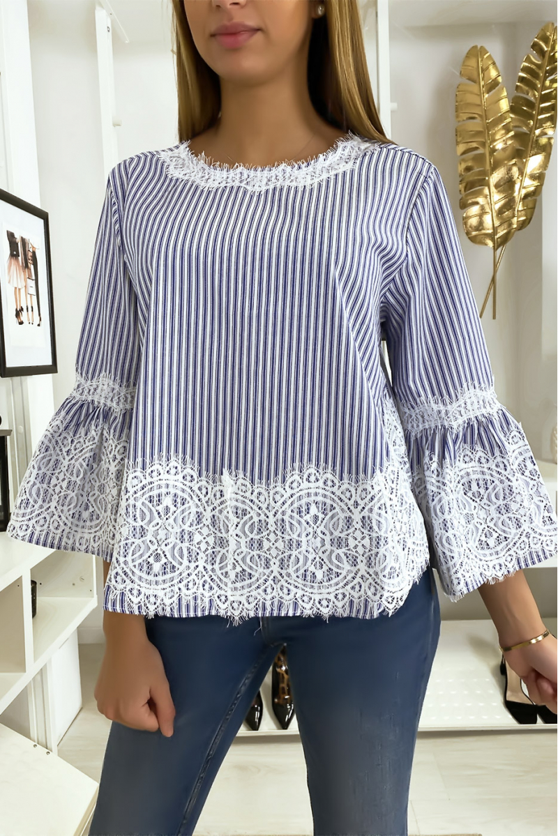 Blouse bleu foncé rayé avec dentelle Blouse bleu foncé rayé avec dentelle