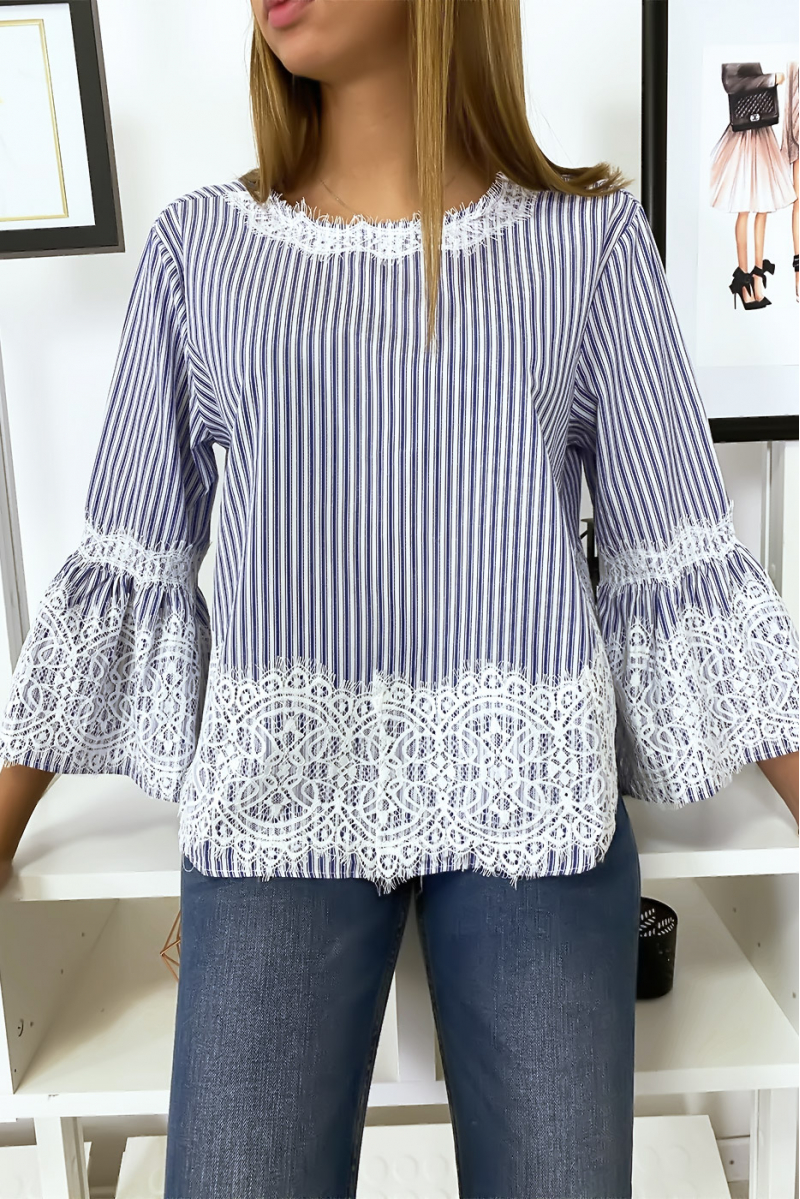 Blouse bleu foncé rayé avec dentelle Blouse bleu foncé rayé avec dentelle