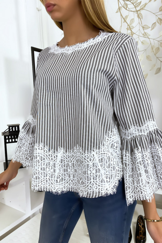 Blouse noir rayé avec dentelle Blouse noir rayé avec dentelle