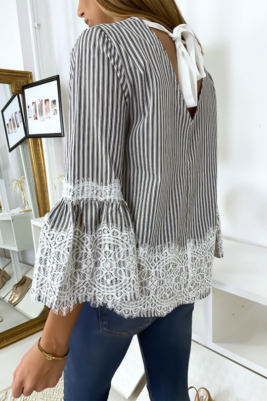 Blouse noir rayé avec dentelle Blouse noir rayé avec dentelle