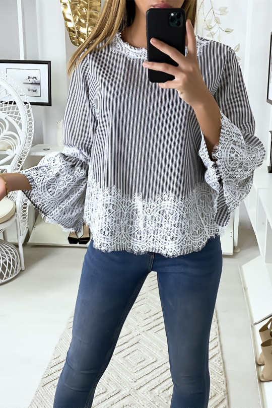 Blouse noir rayé avec dentelle Blouse noir rayé avec dentelle