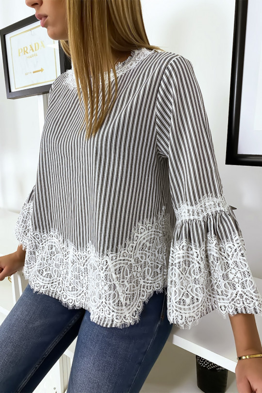 Blouse noir rayé avec dentelle Blouse noir rayé avec dentelle
