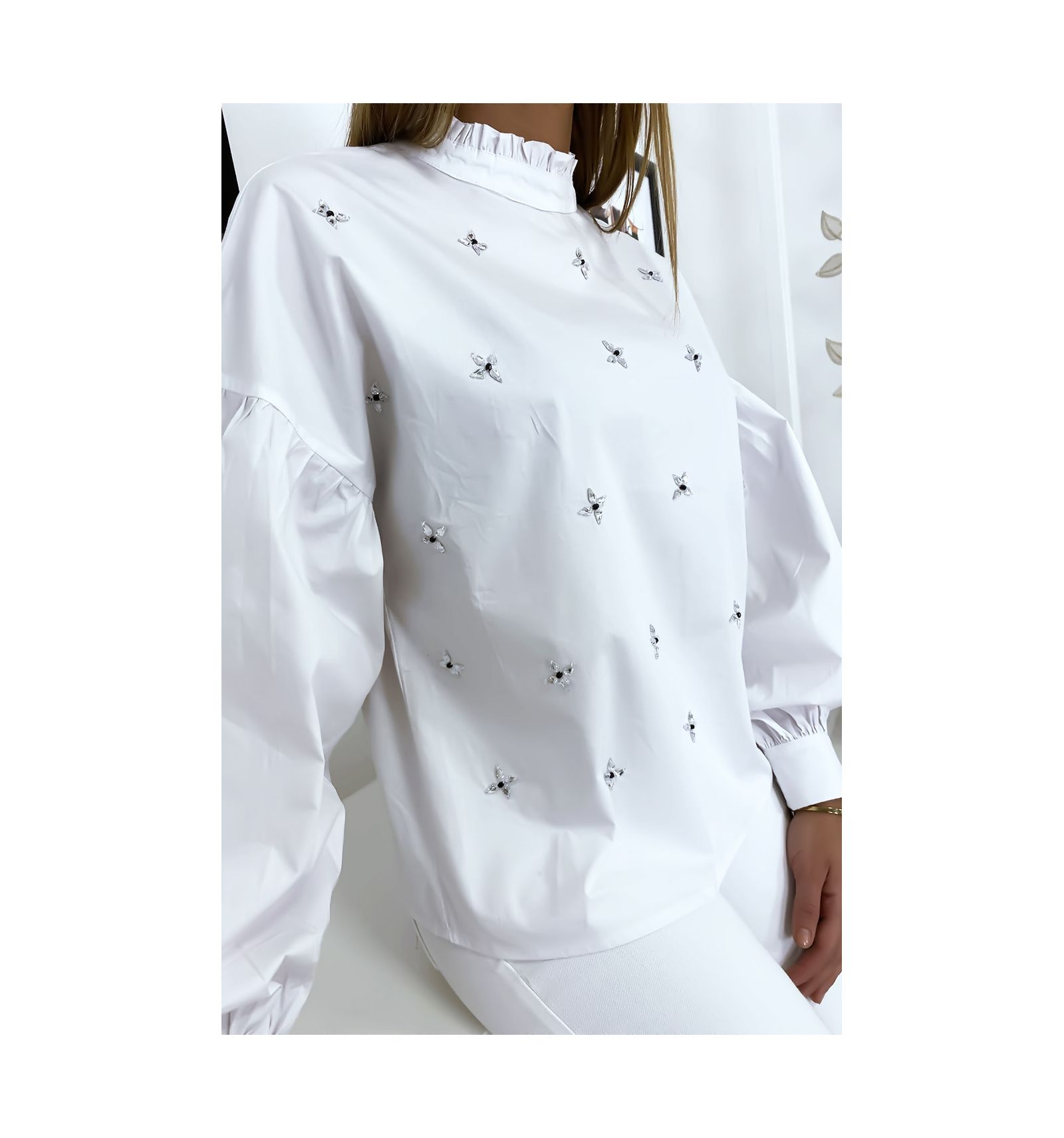 Blouse blanche manche bouffante avec strass