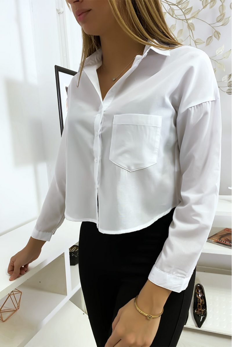 Chemise blanche courte à inscription dans le dos Chemise blanche courte à inscription dans le dos