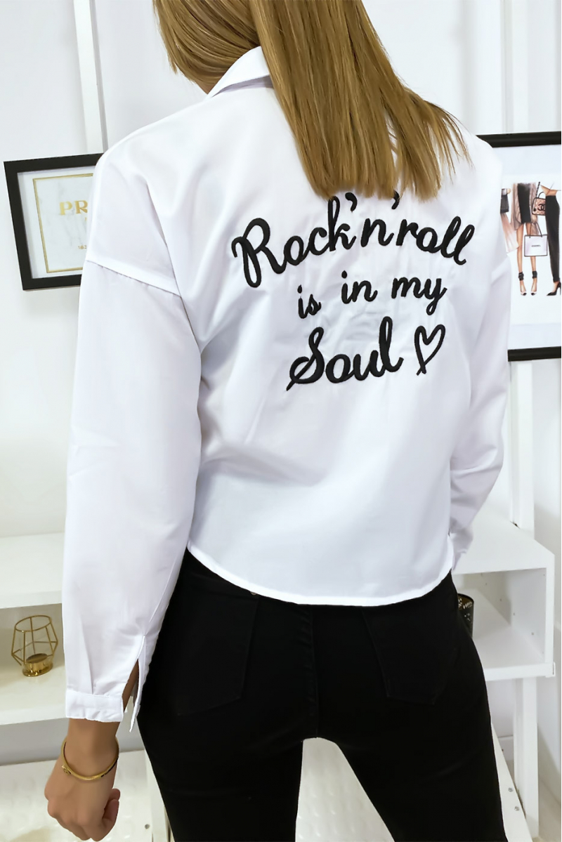 Chemise blanche courte à inscription dans le dos Chemise blanche courte à inscription dans le dos
