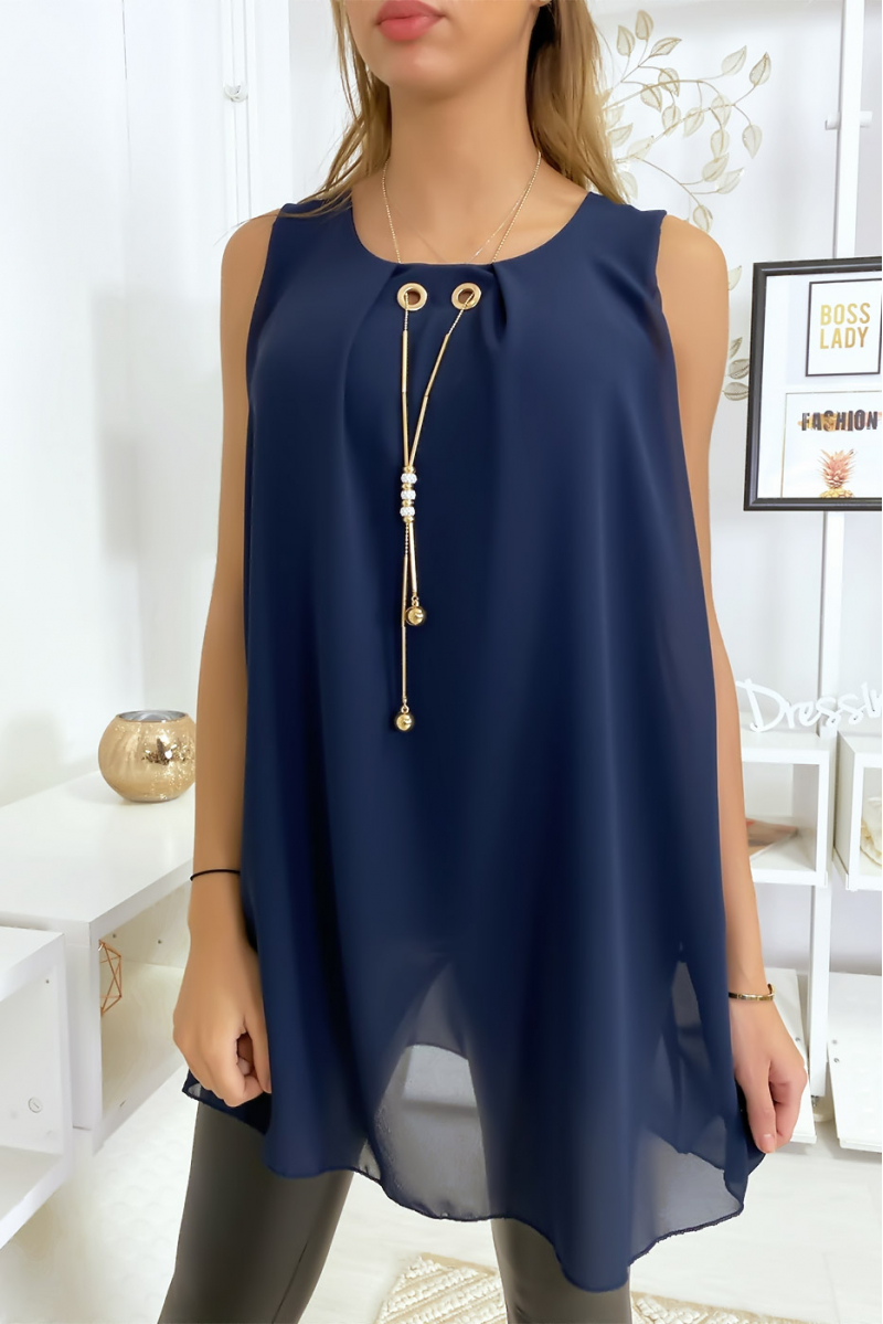 Haut marine en voilage avec collier. Haut marine en voilage avec collier.