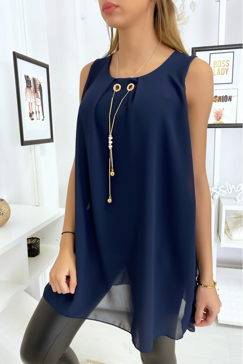 Haut marine en voilage avec collier. Haut marine en voilage avec collier.