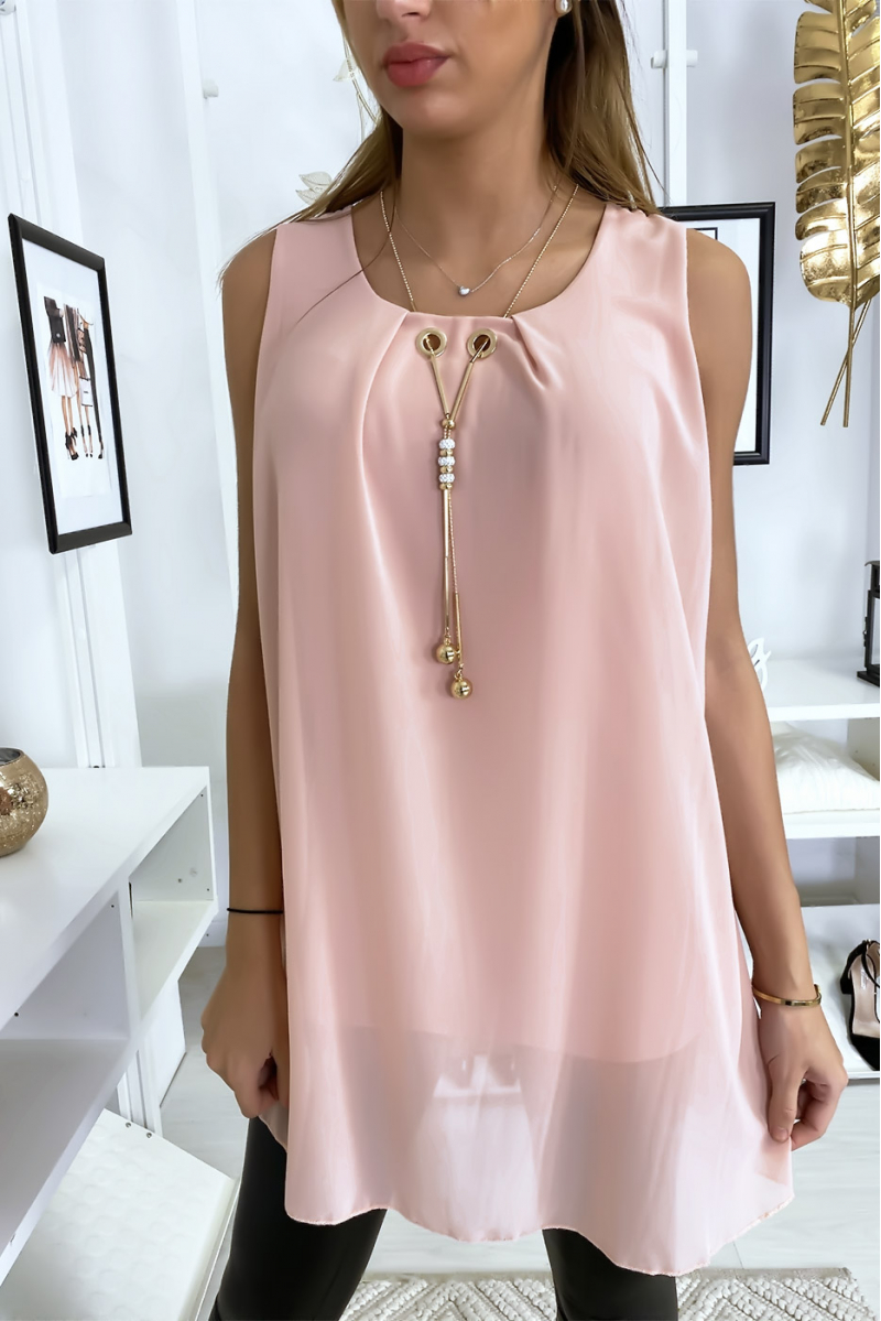 Haut rose en voilage avec collier. Haut rose en voilage avec collier.