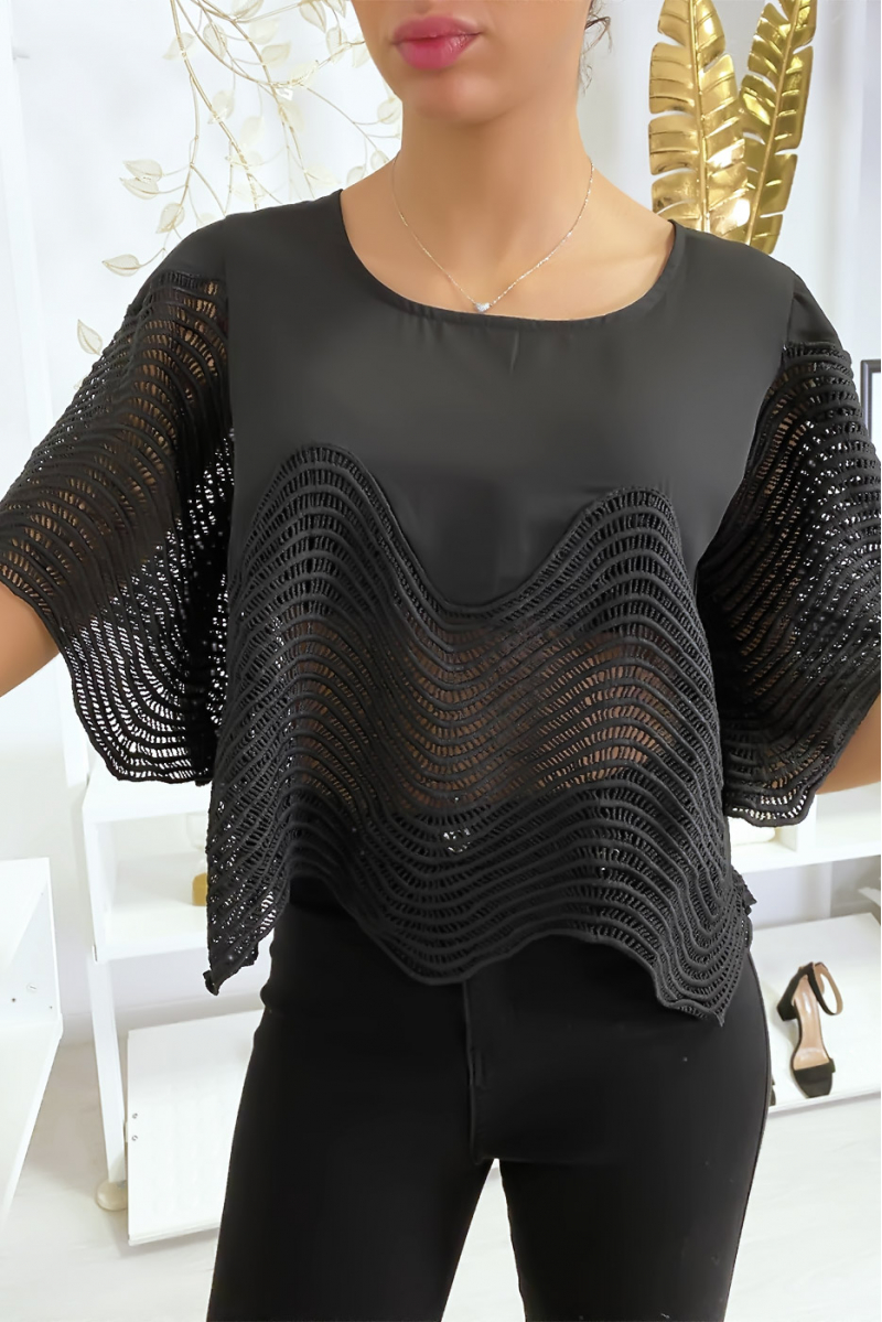 Haut noir court avec broderies Haut noir court avec broderies