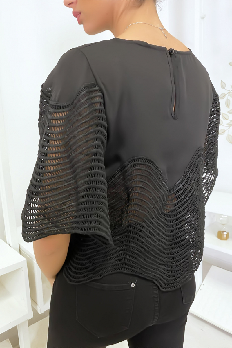 Haut noir court avec broderies Haut noir court avec broderies