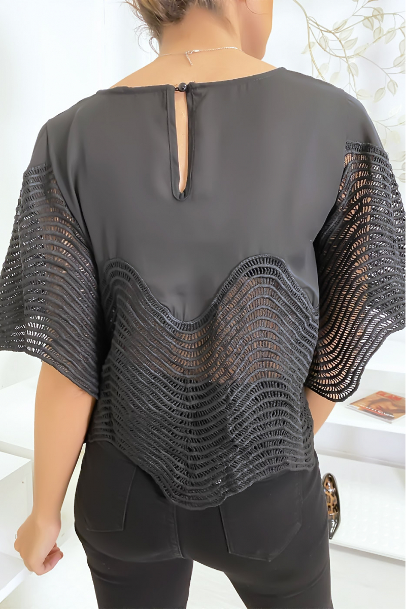 Haut noir court avec broderies Haut noir court avec broderies