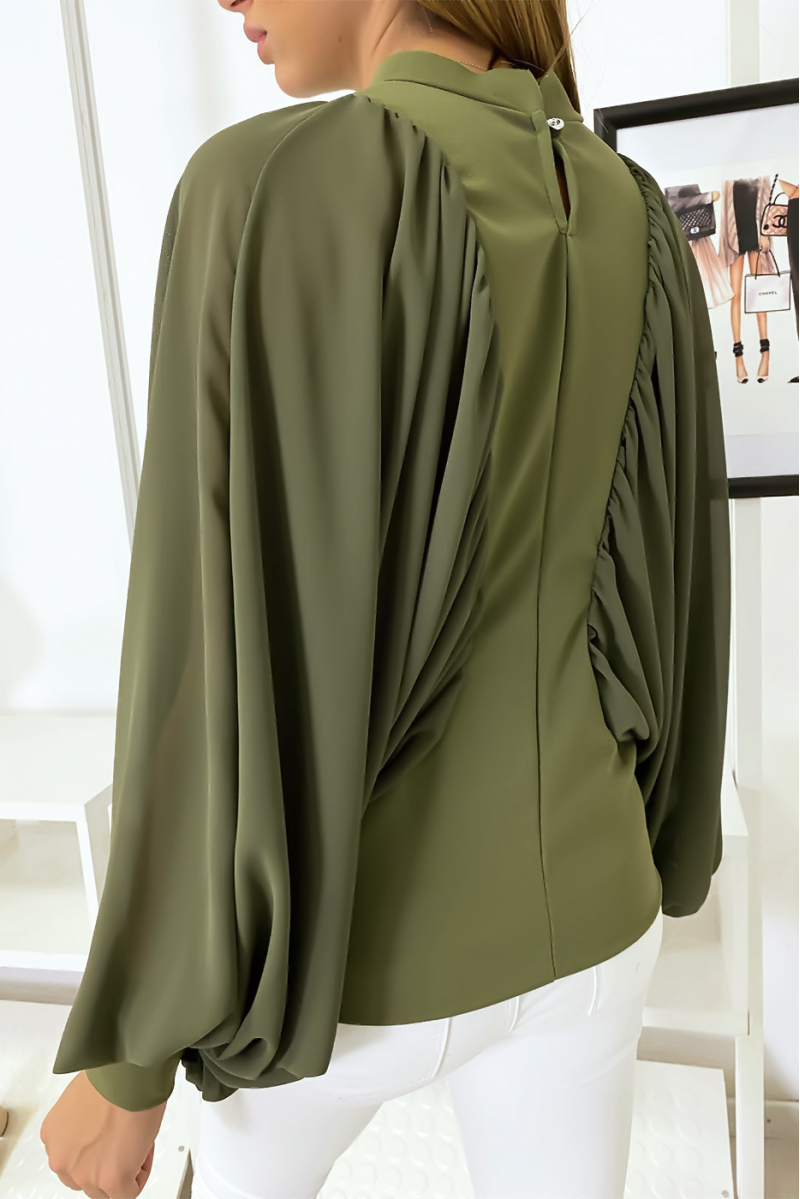 Blouse kaki bi matière avec ample manches en crêpe Blouse kaki bi matière avec ample manches en crêpe