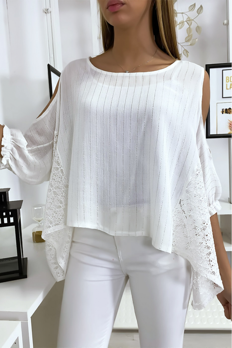 Blouse blanche épaules dénudé avec dentelle et fil argenté Blouse blanche épaules dénudé avec dentelle et fil argenté