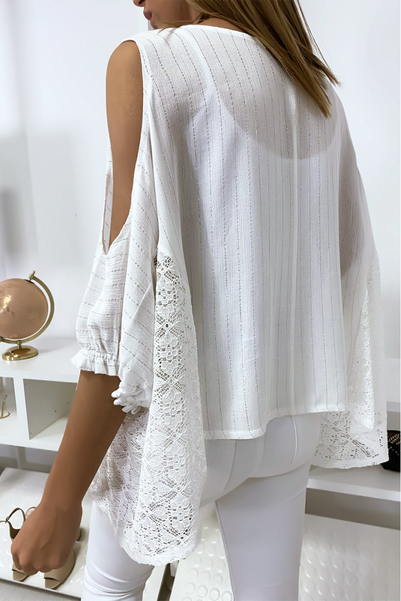 Blouse blanche épaules dénudé avec dentelle et fil argenté Blouse blanche épaules dénudé avec dentelle et fil argenté
