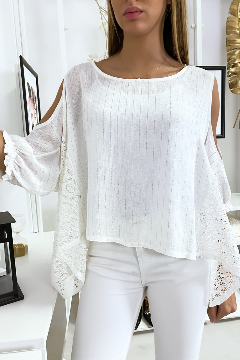 Blouse blanche épaules dénudé avec dentelle et fil argenté Blouse blanche épaules dénudé avec dentelle et fil argenté