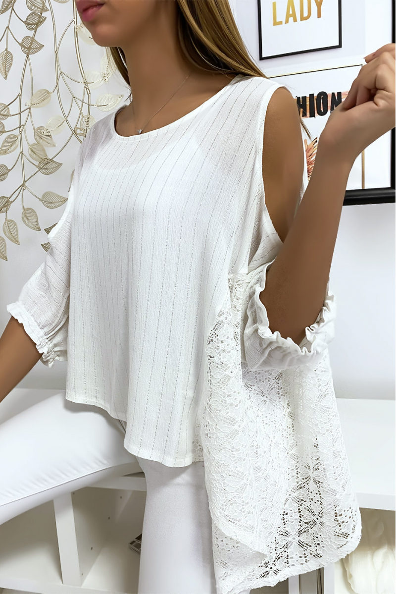 Blouse blanche épaules dénudé avec dentelle et fil argenté Blouse blanche épaules dénudé avec dentelle et fil argenté
