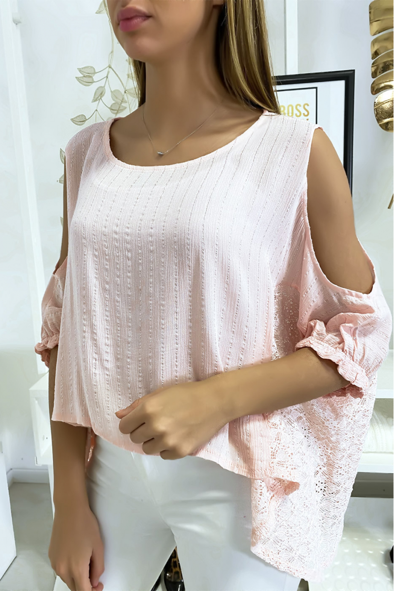 Blouse rose épaules dénudé avec dentelle et fil argenté Blouse rose épaules dénudé avec dentelle et fil argenté
