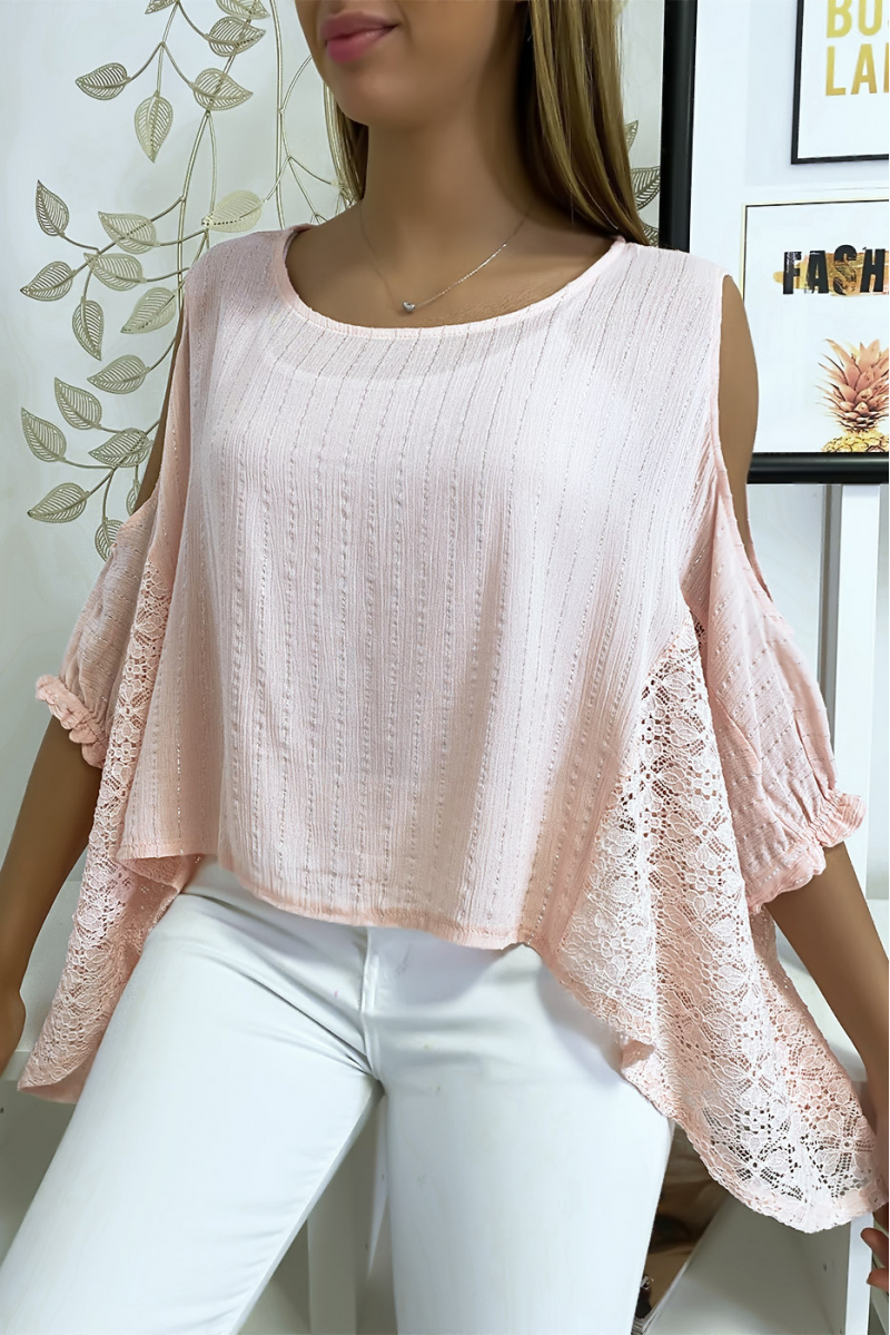 Blouse rose épaules dénudé avec dentelle et fil argenté Blouse rose épaules dénudé avec dentelle et fil argenté