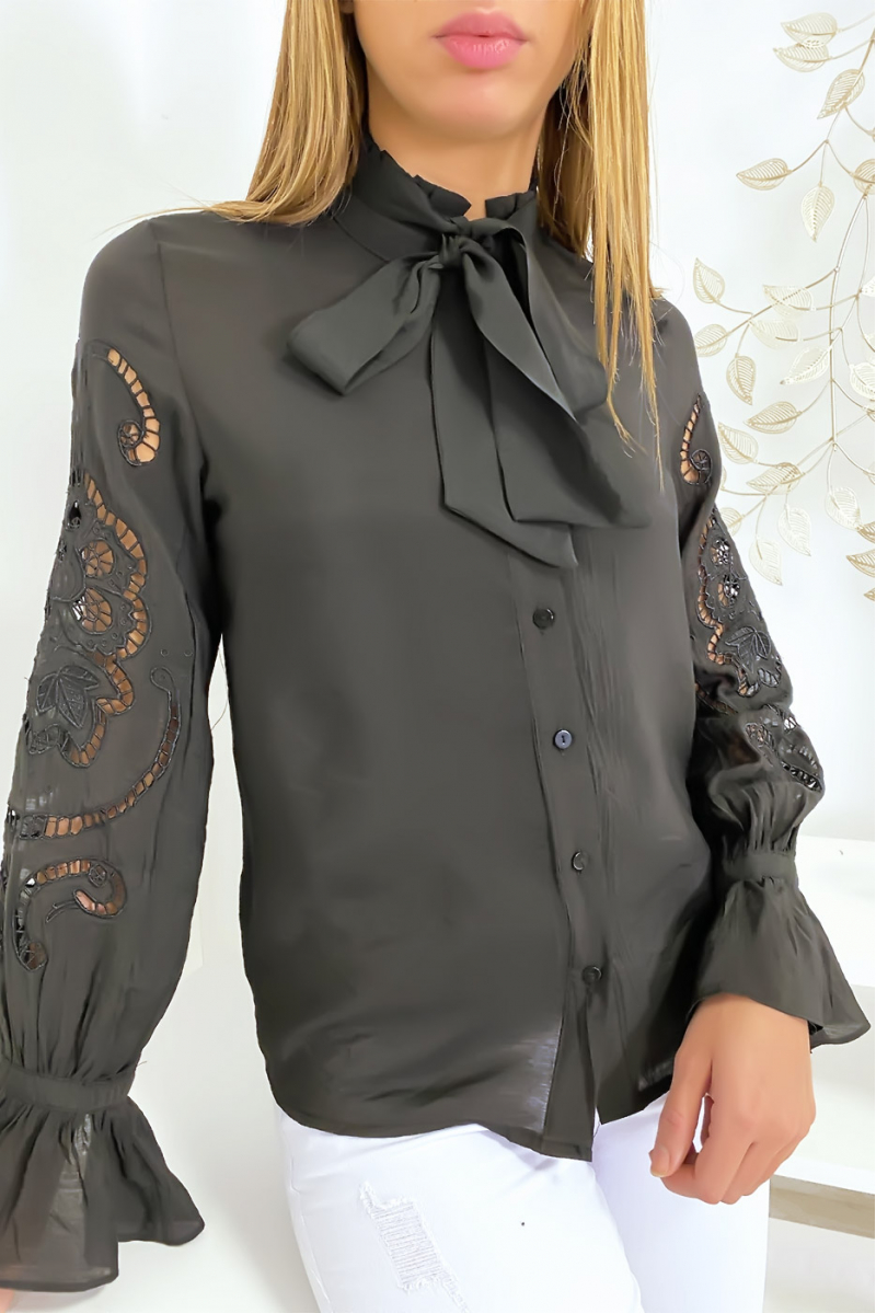 Blouse noir à manches crochetées Blouse noir à manches crochetées