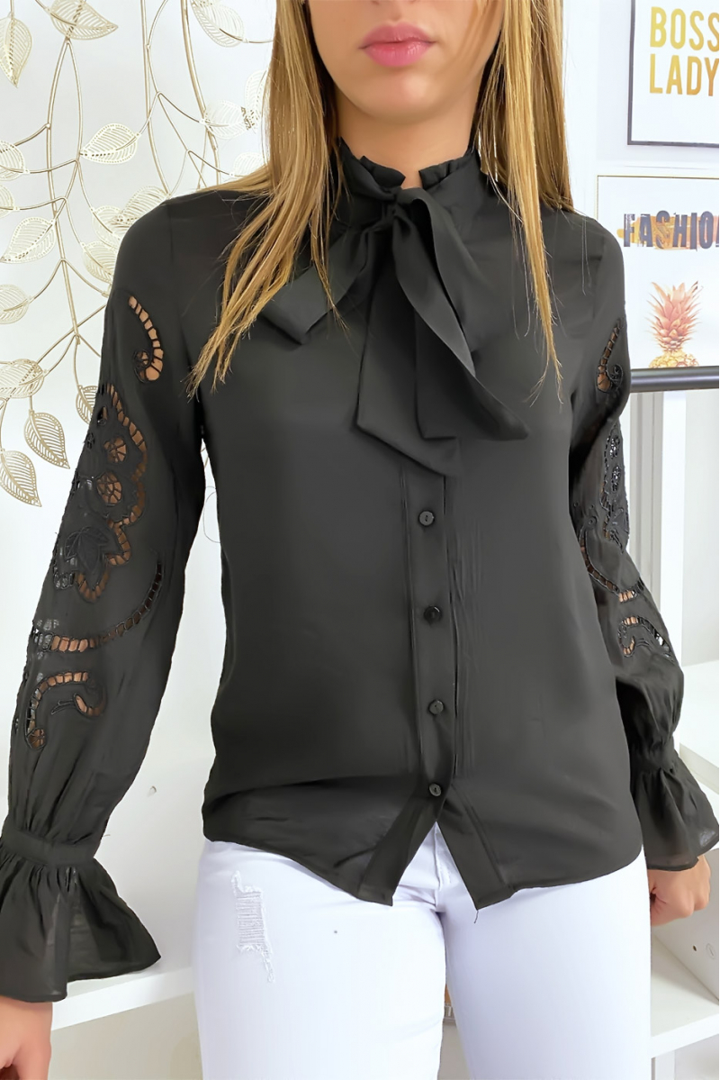 Blouse noir à manches crochetées Blouse noir à manches crochetées