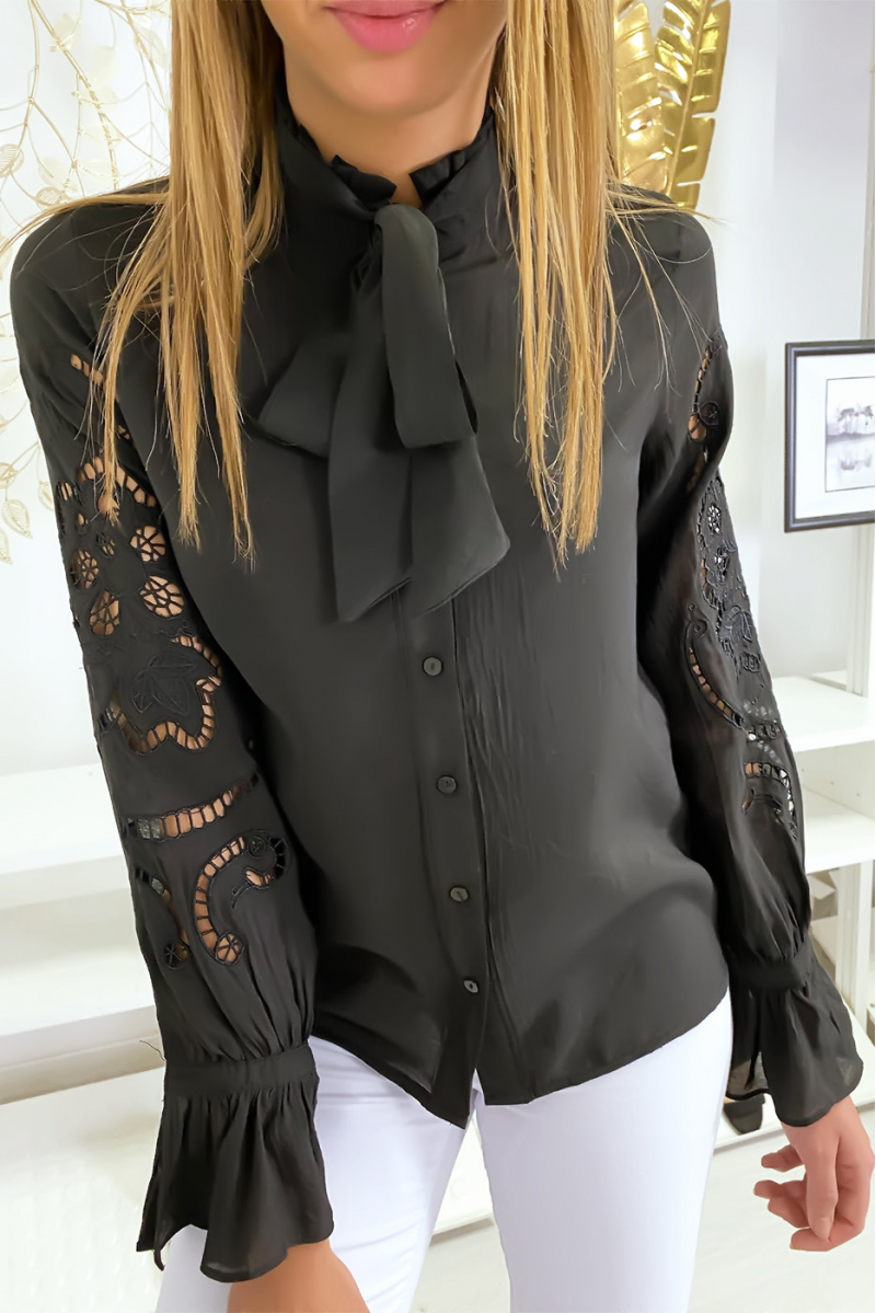 Blouse noir à manches crochetées Blouse noir à manches crochetées