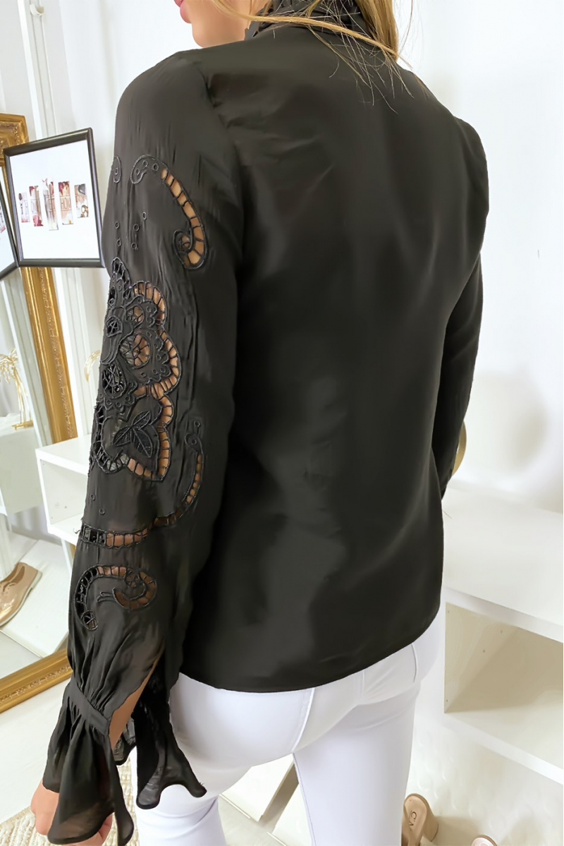 Zwarte blouse met gehaakte mouwen Zwarte blouse met gehaakte mouwen