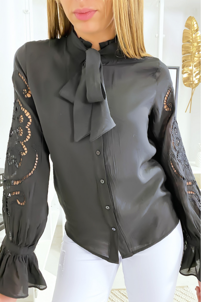 Blouse noir à manches crochetées Blouse noir à manches crochetées