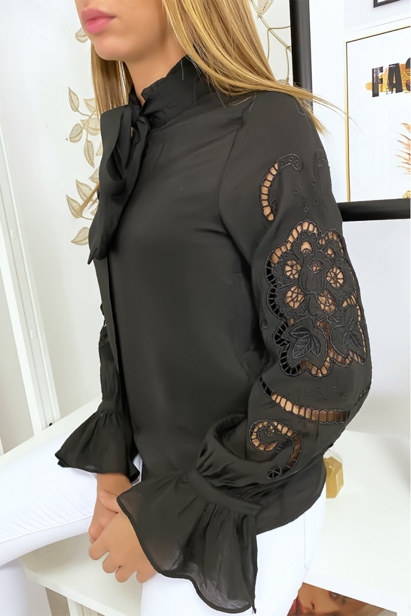 Blouse noir à manches crochetées Blouse noir à manches crochetées