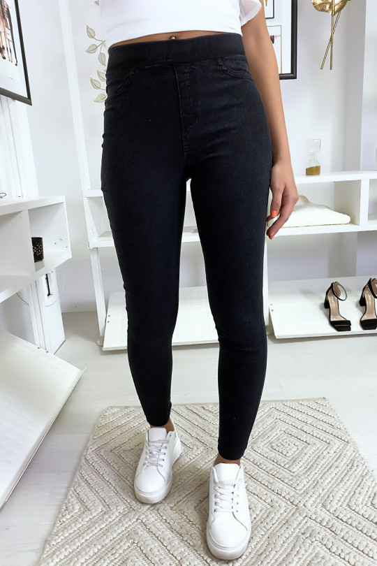 Zwarte stretchjeans met achterzakken Zwarte stretchjeans met achterzakken