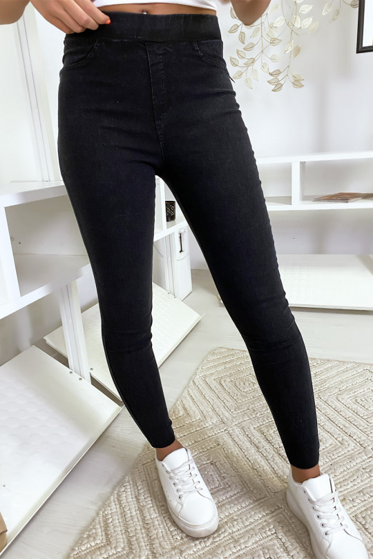 Zwarte stretchjeans met achterzakken Zwarte stretchjeans met achterzakken