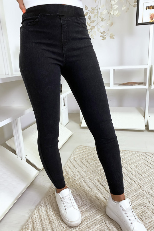 Zwarte stretchjeans met achterzakken Zwarte stretchjeans met achterzakken