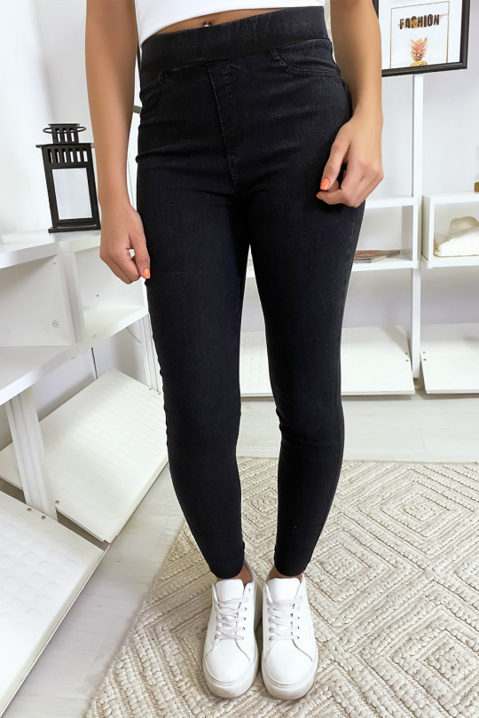 Zwarte stretchjeans met achterzakken Zwarte stretchjeans met achterzakken