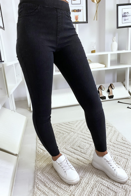 Zwarte stretchjeans met achterzakken Zwarte stretchjeans met achterzakken