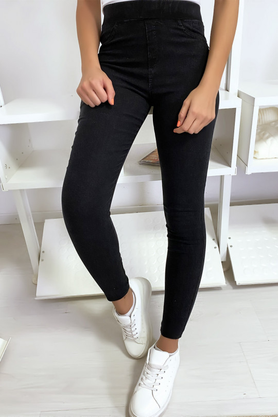 Zwarte stretchjeans met achterzakken Zwarte stretchjeans met achterzakken
