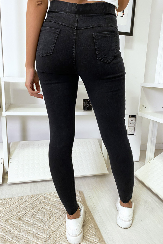 Zwarte stretchjeans met achterzakken Zwarte stretchjeans met achterzakken