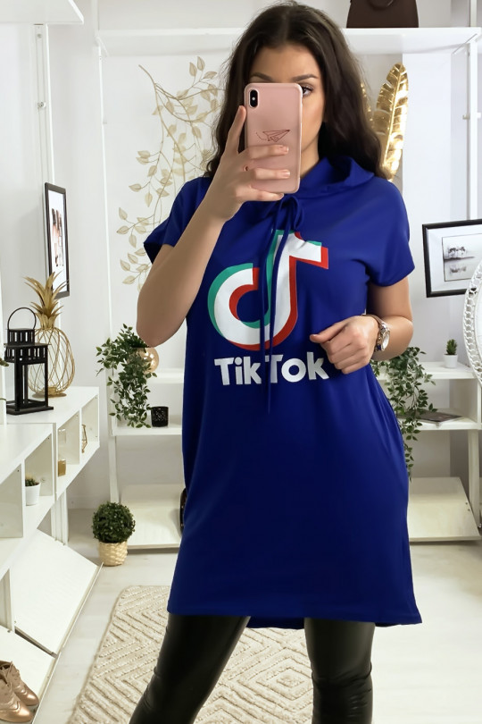 Tunique à capuche royal avec écriture tik tok et capuche Tunique à capuche royal avec écriture tik tok et capuche