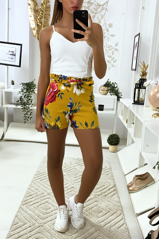 Combi-short moutarde à motif fleuris avec bretelles Combi-short moutarde à motif fleuris avec bretelles