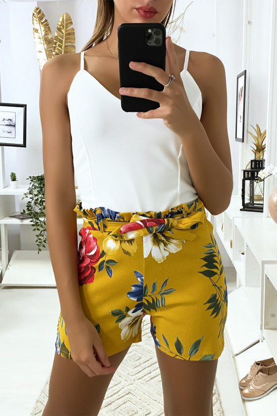 Combi-short moutarde à motif fleuris avec bretelles Combi-short moutarde à motif fleuris avec bretelles