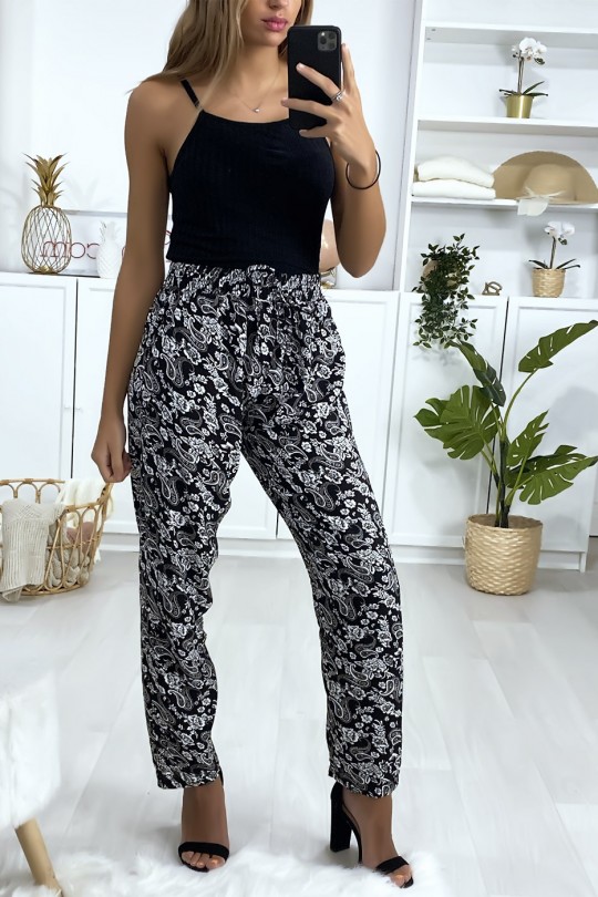 Katoenen broek met zwart-wit patroon, zak en riem Katoenen broek met zwart-wit patroon, zak en riem