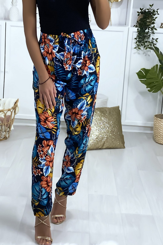 Pantalon marine en coton avec poches et motif fleuris Pantalon marine en coton avec poches et motif fleuris