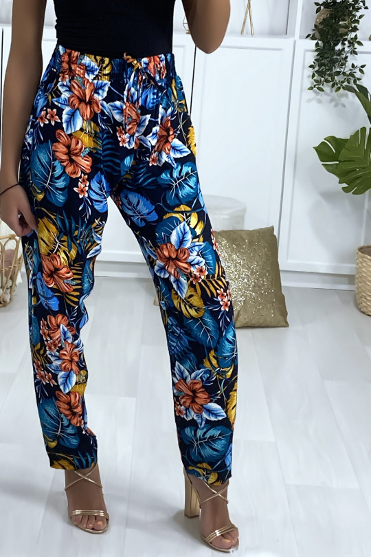 Pantalon marine en coton avec poches et motif fleuris Pantalon marine en coton avec poches et motif fleuris