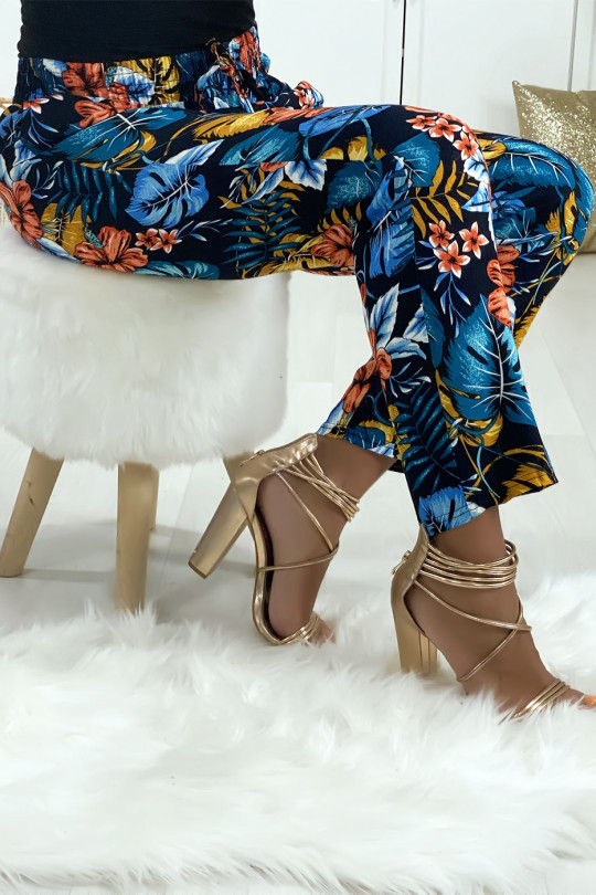 Pantalon marine en coton avec poches et motif fleuris Pantalon marine en coton avec poches et motif fleuris