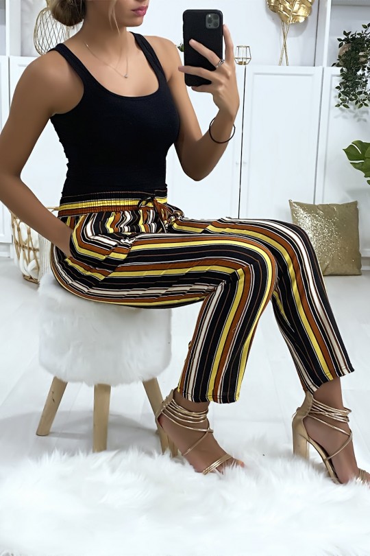 Pantalon à dominance camel en coton rayé avec poches Pantalon à dominance camel en coton rayé avec poches