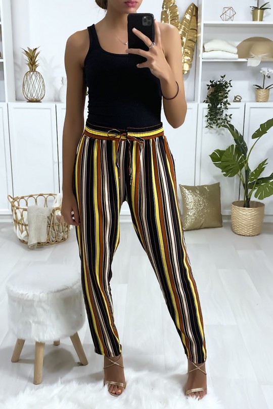Pantalon à dominance camel en coton rayé avec poches Pantalon à dominance camel en coton rayé avec poches