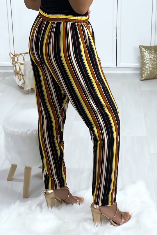 Pantalon à dominance camel en coton rayé avec poches Pantalon à dominance camel en coton rayé avec poches