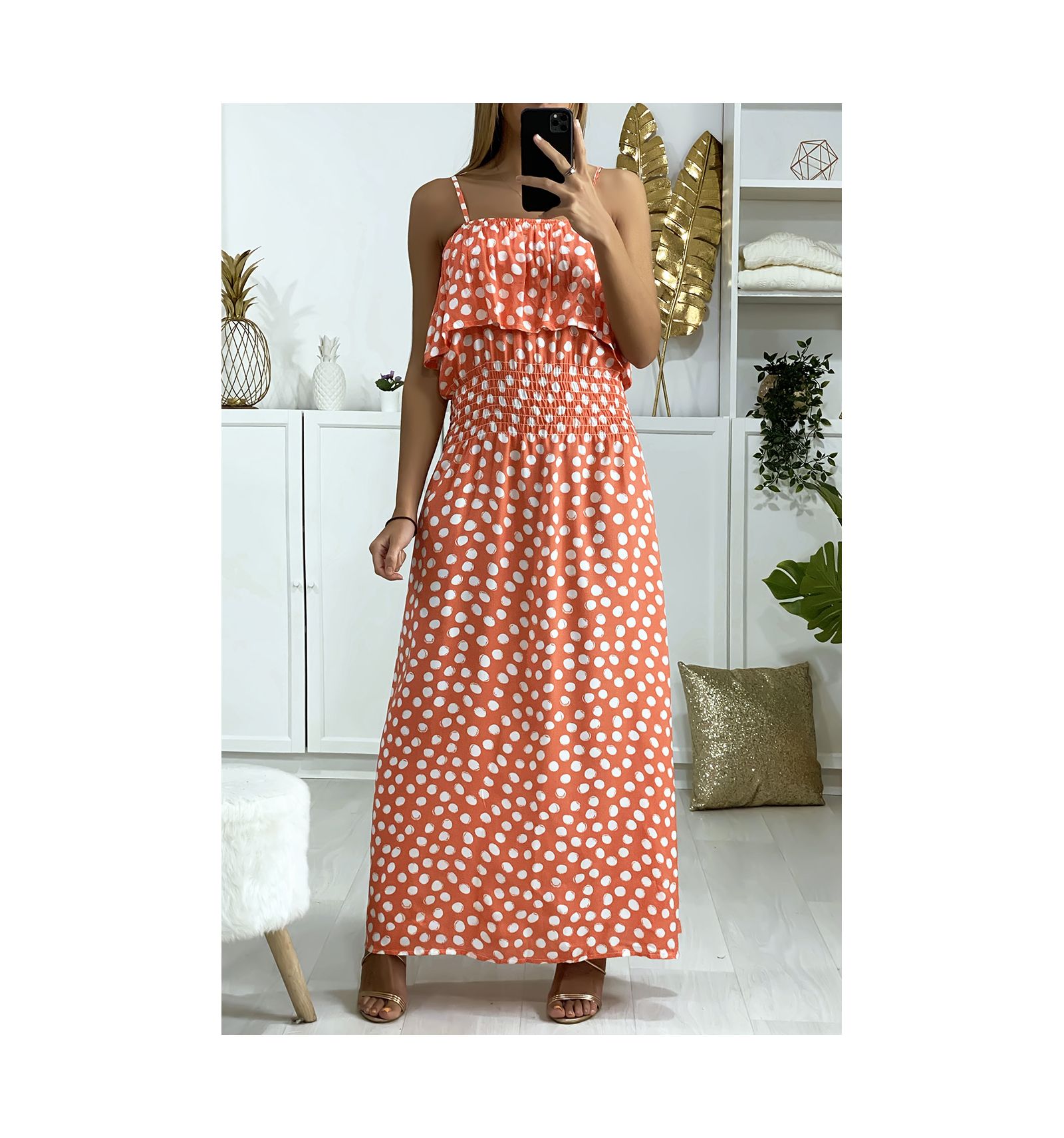 Longue robe corail ?� pois avec volant et ?�lastique ?� la taille