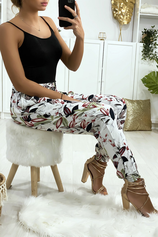 Pantalon blanc motif fleuris elastique aux chevilles avec poches Pantalon blanc motif fleuris elastique aux chevilles avec poches